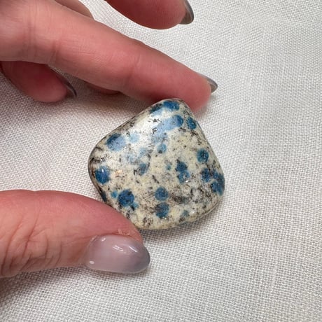 K2NITE(K2ナイト)Azurite in Granite (M0085)