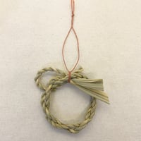 茜染まこもり飾り（小）