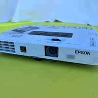 エプソンモバイルプロジェクターEB-1751②レンタル【往復送料込】