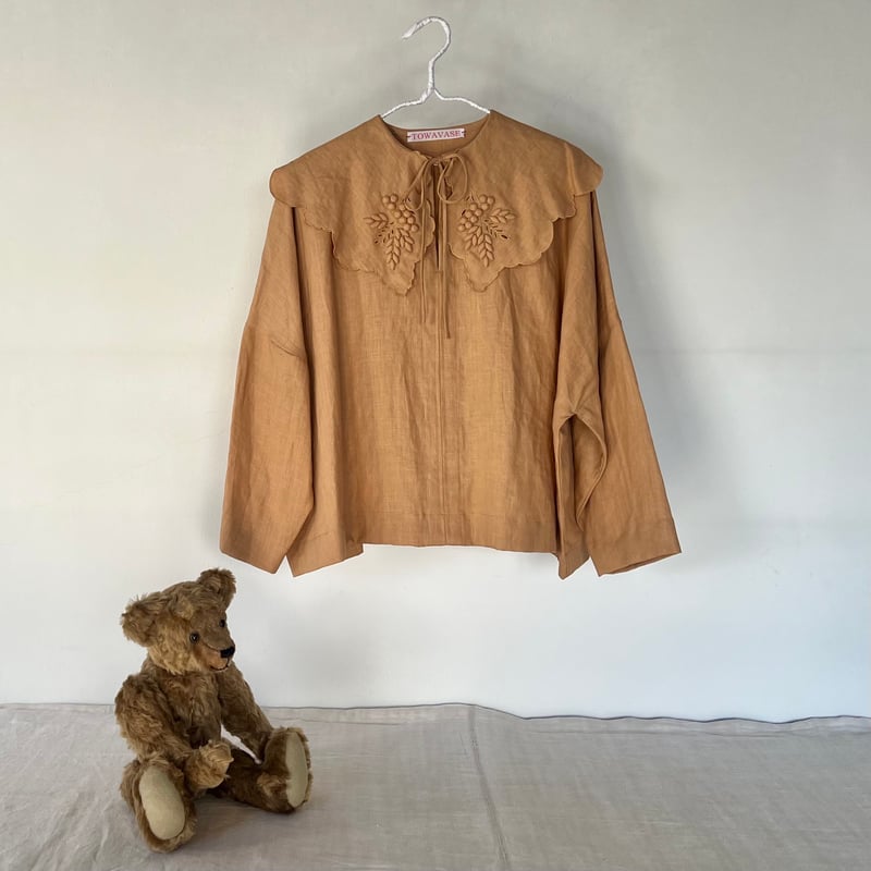 Bon voyage blouse beige / TOWAVASE | alice dais