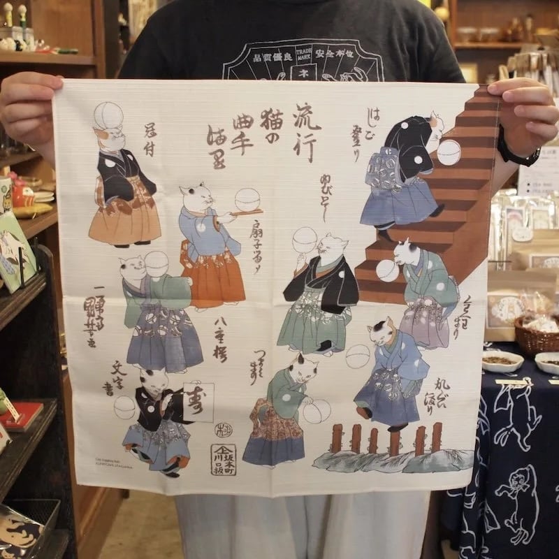 歌川国芳 流行猫の曲手まり ミニ風呂敷 48cm | 王冠印雑貨店