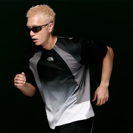 NOVELTY SPEEDON S/S R/TEE BLACK NT7UR53J