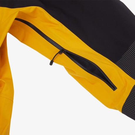 【SUMMIT SERIES】M SUMMIT MOUNTAIN GTX PRO JACKET GOLD YELLOW NJ2GS79A