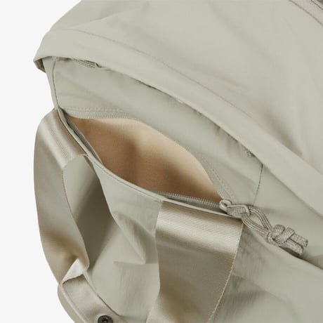W NEVER STOP DAYPACK GRAYISH BEIGE NM2SQ71B