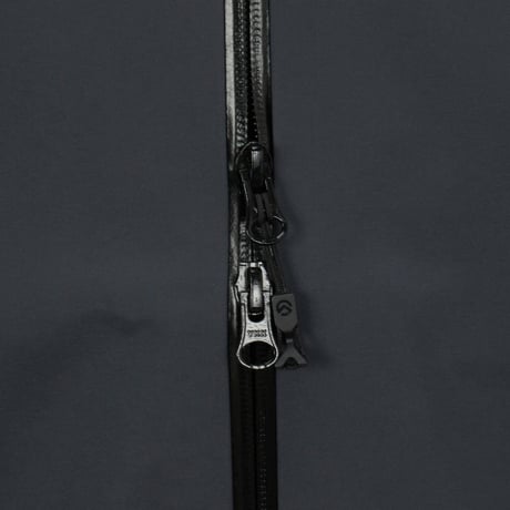 【SUMMIT SERIES】M'S SUMMIT EIGER GTX JACKET DARK GRAY NJ2GS22B