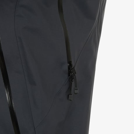 【SUMMIT SERIES】M'S SUMMIT EIGER GTX JACKET DARK GRAY NJ2GS22B