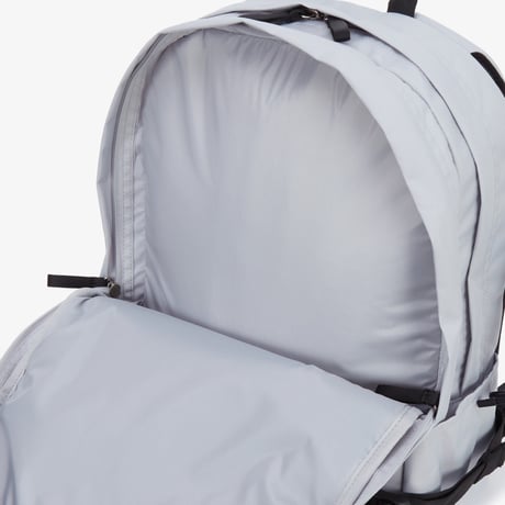 29L STANDARD BOOK BACKPACK ICE GRAY NM2DR05L