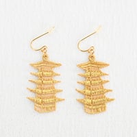 刺繍ピアス 五重塔