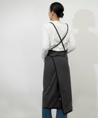 バッククロスエプロン（チャコール×ブラック）