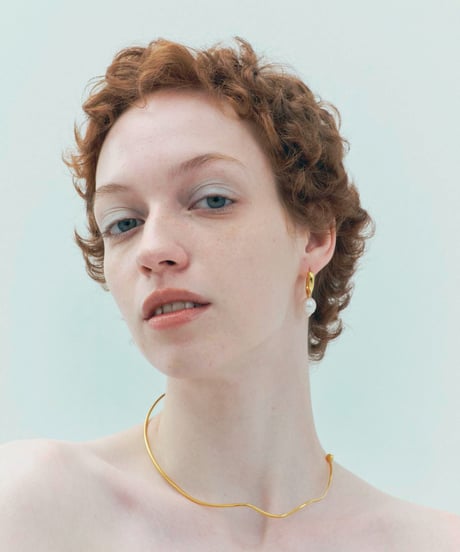 Aging baroque pearl pierce pair gold