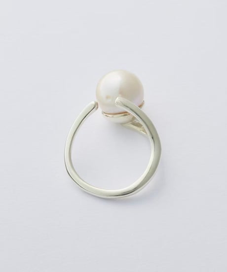Aging round pearl ring silver
