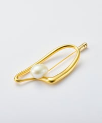 Aging baroque pearl brooch gold