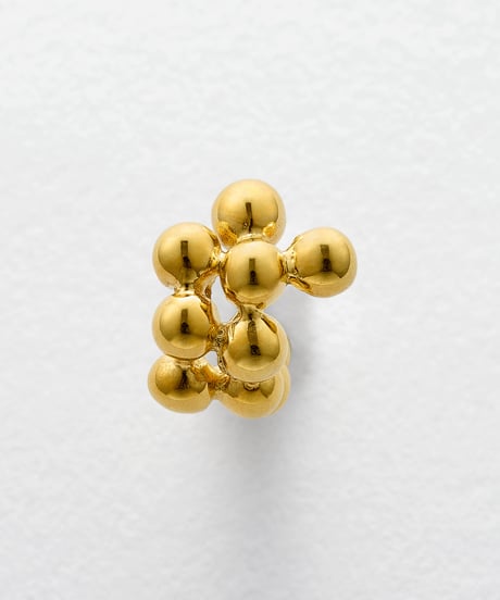 Modeling Orb hoop pierce haif gold