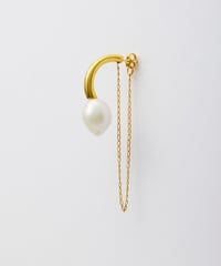 Aging baroque pearl chain pierce half  gold