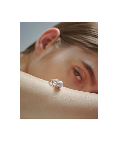 Aging round pearl gray ring silver