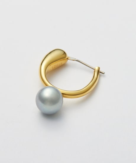 Aging pearl gray pierce pair gold