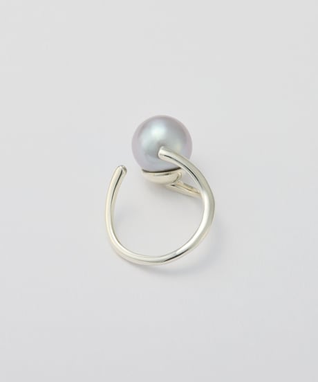 Aging round pearl gray ring silver