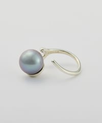 Aging round pearl gray ring silver