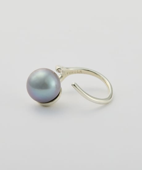 Aging round pearl gray ring silver