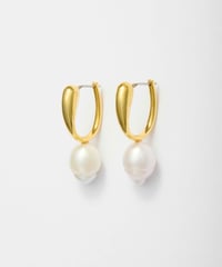 Aging baroque pearl pierce pair gold