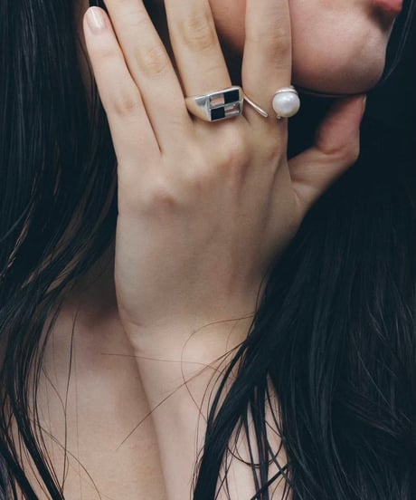 Aging round pearl ring silver