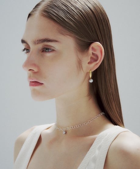 Aging pearl gray pierce pair gold