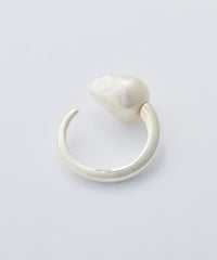 Aging baroque pearl ring silver