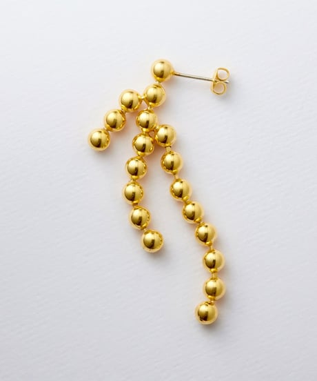 Modeling Orb pierce half gold