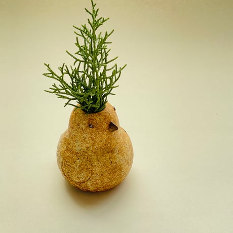 鳥の雛の花器(保護色／上穴）