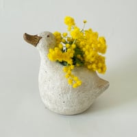アヒルの花器　（2026.3-3　左斜前を見上げる／縦長）