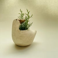 アヒルの花器　（2025.12　振り返る・器やや縦長）