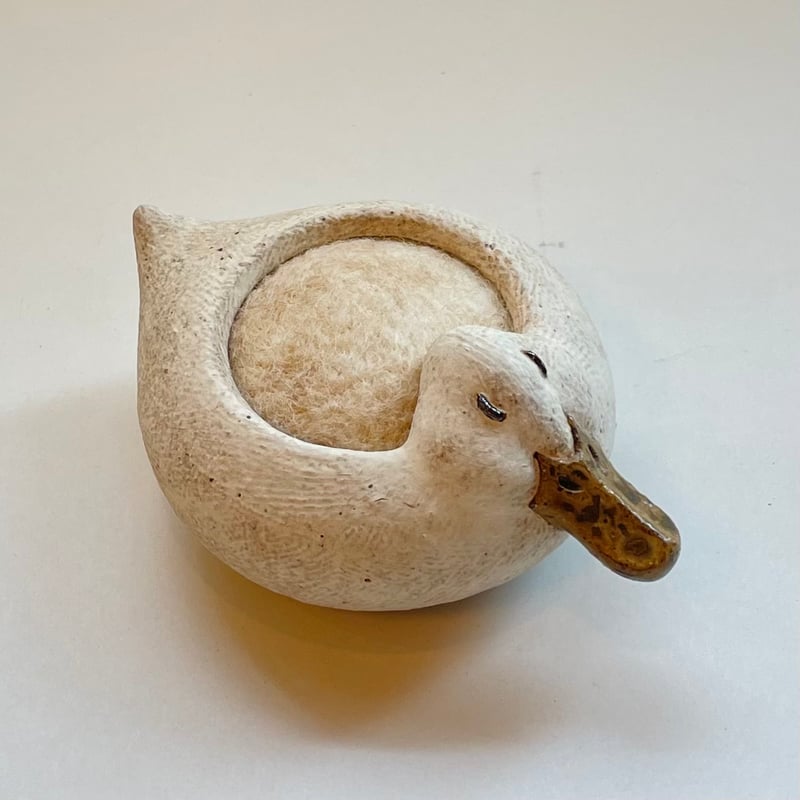 アヒル アヒルの針山 眠りアヒル | スミレ窯