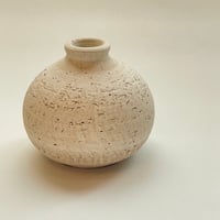 丸く膨れた壺