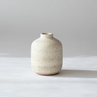 白い壺（中・円柱・口細）