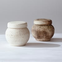 蓋付きの丸壺（大）