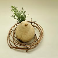 鳥の雛の花器（白／背中穴）