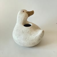 アヒルの花器　斜め後ろを向く