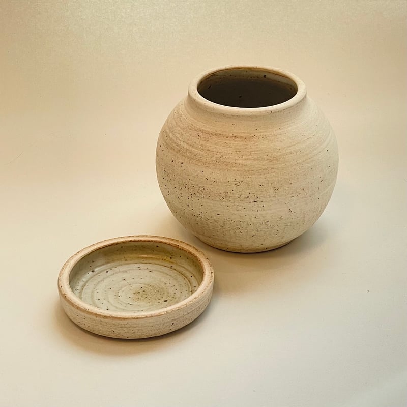 昭和レトロ　陶器 丸型 壺 蓋付きの丸壺（大） | スミレ窯