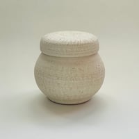 蓋付きの丸壺　白（小）②