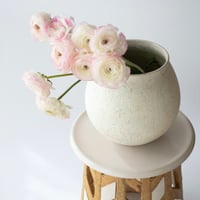 白い大きな壺　ほっぺ