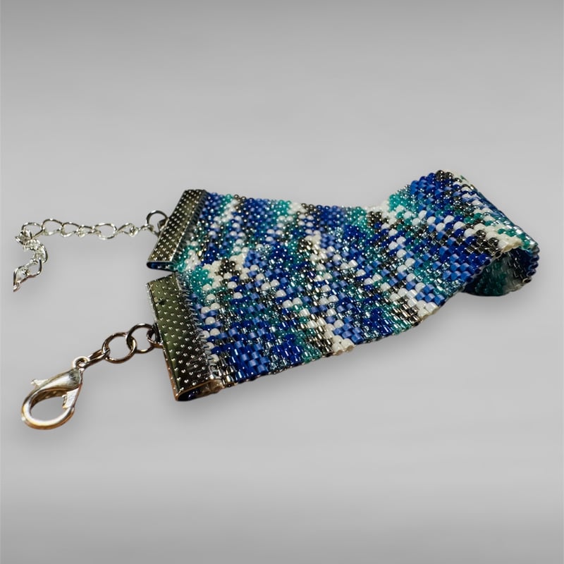 ブレスレット】ビーズステッチ・マリンブルー（青）・アジャスタ付き