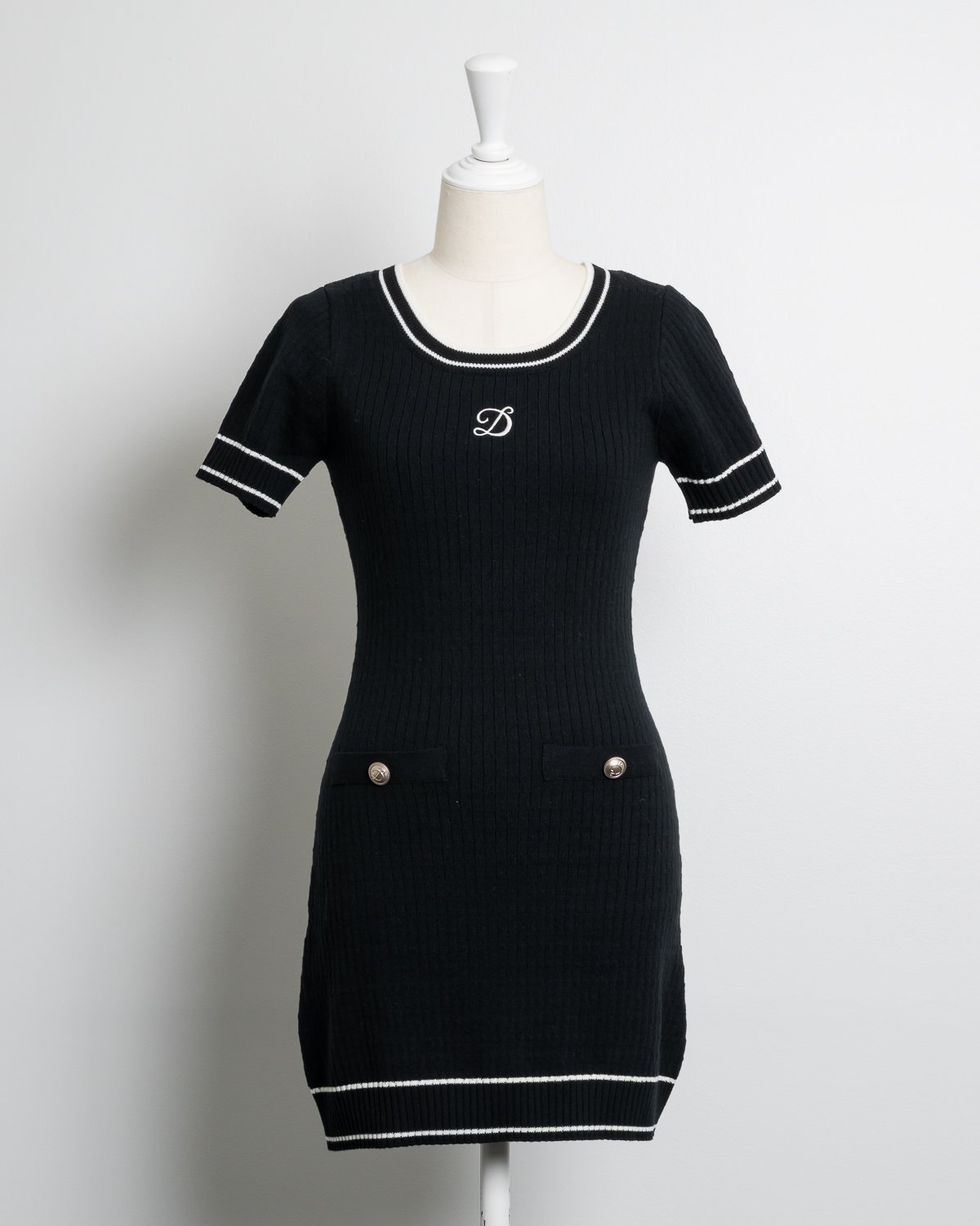 関税込♭*courreges*リブニット×ロゴ刺繍 ミニワンピース ロゴ刺繍ニットミニワンピース | DOLCELICHE(ドルチェリーチェ)