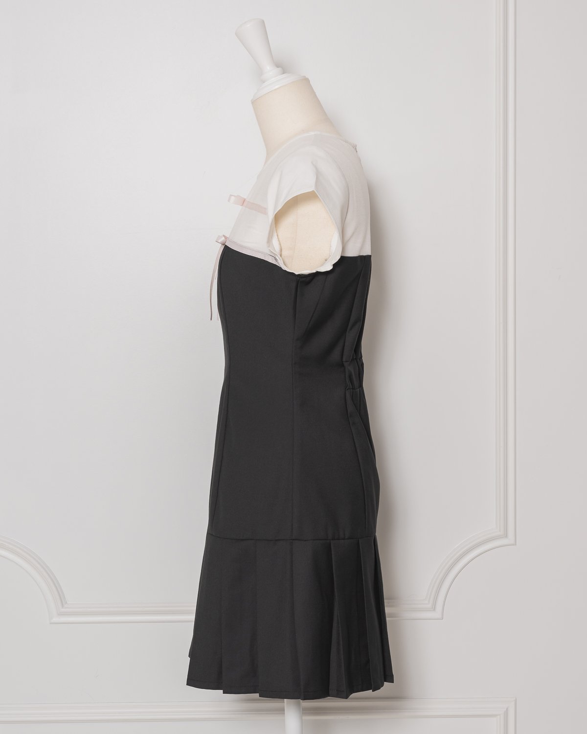 バイカラープリーツミニワンピース DOLCE LICHE バイカラープリーツミニワンピース | DOLCELICHE（ドルチェリーチェ）