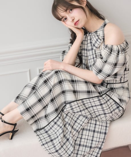 オフショルダーチェックワンピース