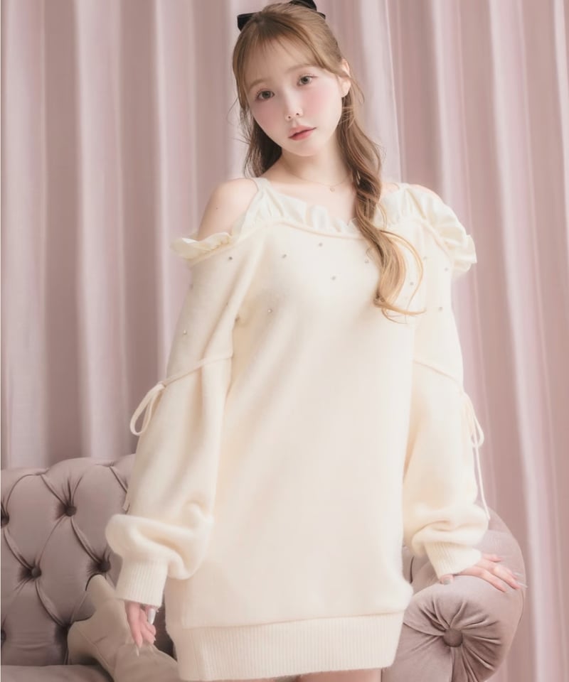 スナイデル　新品タグ付きオフショルダー フリル ニットワンピース SNIDEL（スナイデル）の「フリルドッキングオフショルニットワンピース