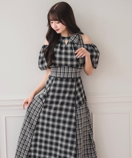 オフショルダーチェックワンピース