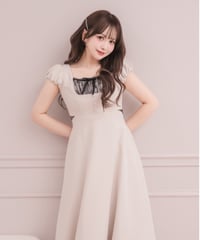 ラウンドネックフレアワンピース