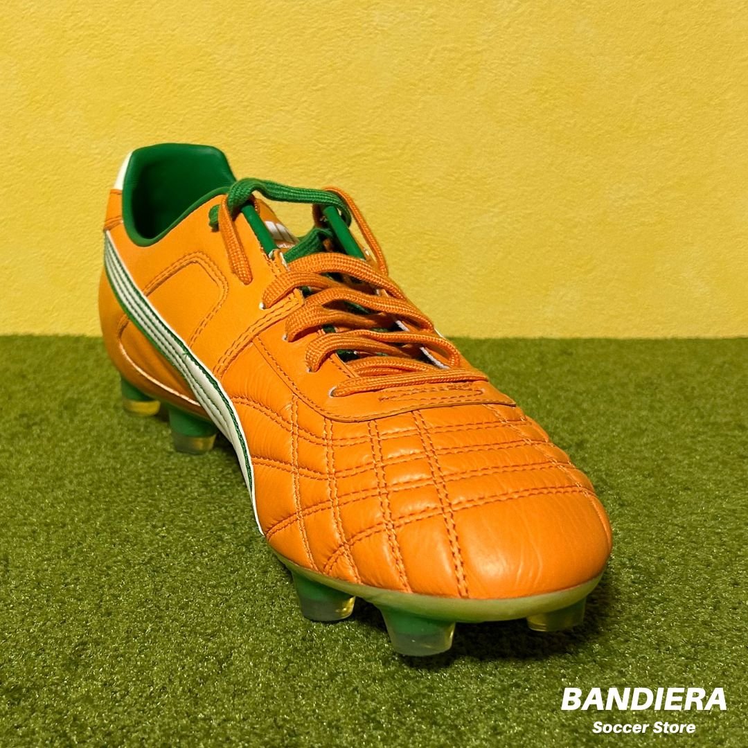 パラメヒコ ライト オレンジパール×ファーングリーン　サッカースパイク PUMA プーマ サッカースパイク パラメヒコライト HG（オレンジ