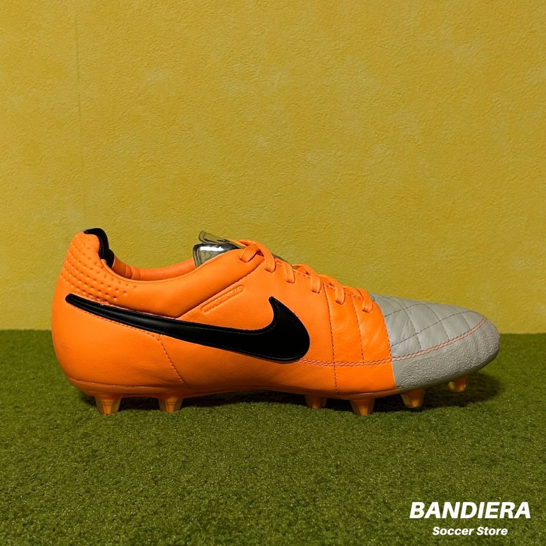 廃盤 激レア NIKE ナイキ サッカースパイク ティエンポ レジェンド V