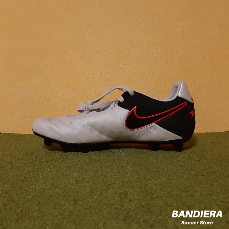NIKE ナイキ サッカースパイク ティエンポ レガシー II HG-E（ホワイト